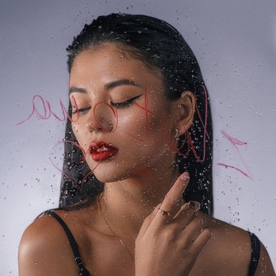 Шукаємо модель брюнетку на фотозйомку ювелірних прикрас | Lemon Agency
