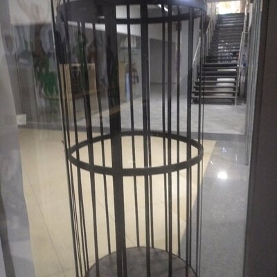 Съёмка для девушек белья партупея в большой клетке.  Срочно. | Lemon Agency