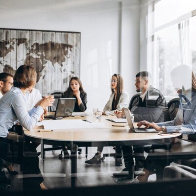 Нужны девушки и парни для сьемки стоков на тему IT | Lemon Agency